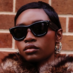 تسوق نظارات شمسية وايفارير بافير بإطار مربّع للجنسين راي بان بلون أسود أونلاين.